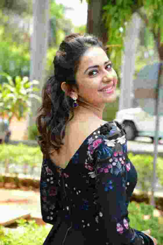 rakul_1509641707O2f1PQ.jpeg